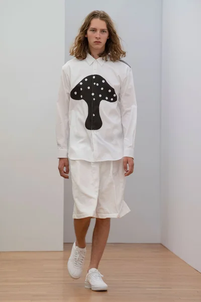 Look 18